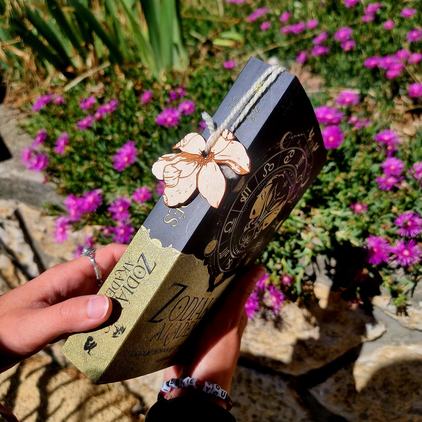 Personalized Page Holder & Custom Wooden Bookmark Set - Floral, Fantasy, or Fourth Wing Inspired Design