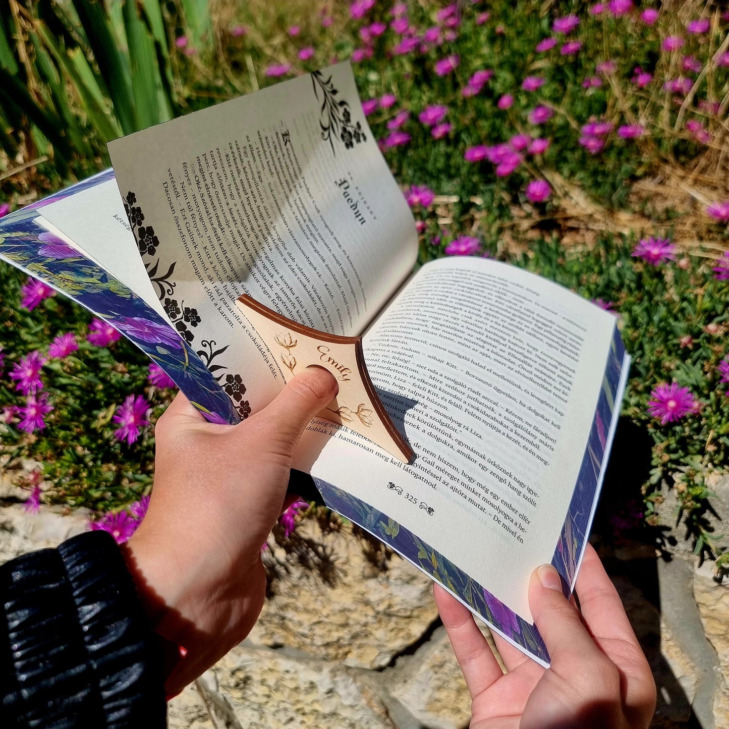 Personalized Page Holder & Custom Wooden Bookmark Set - Floral, Fantasy, or Fourth Wing Inspired Design
