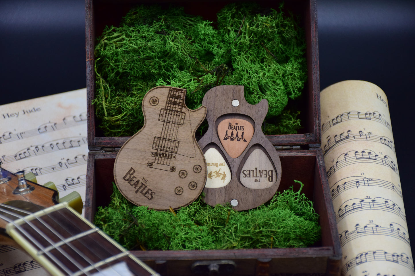 The Beatles guitar pick holder with picks & Gift Box