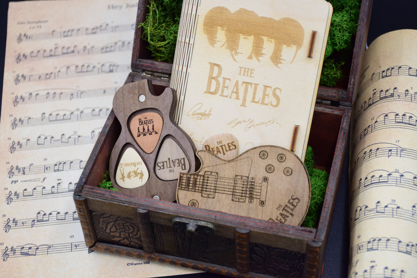 The Beatles guitar pick holder with picks & Gift Box