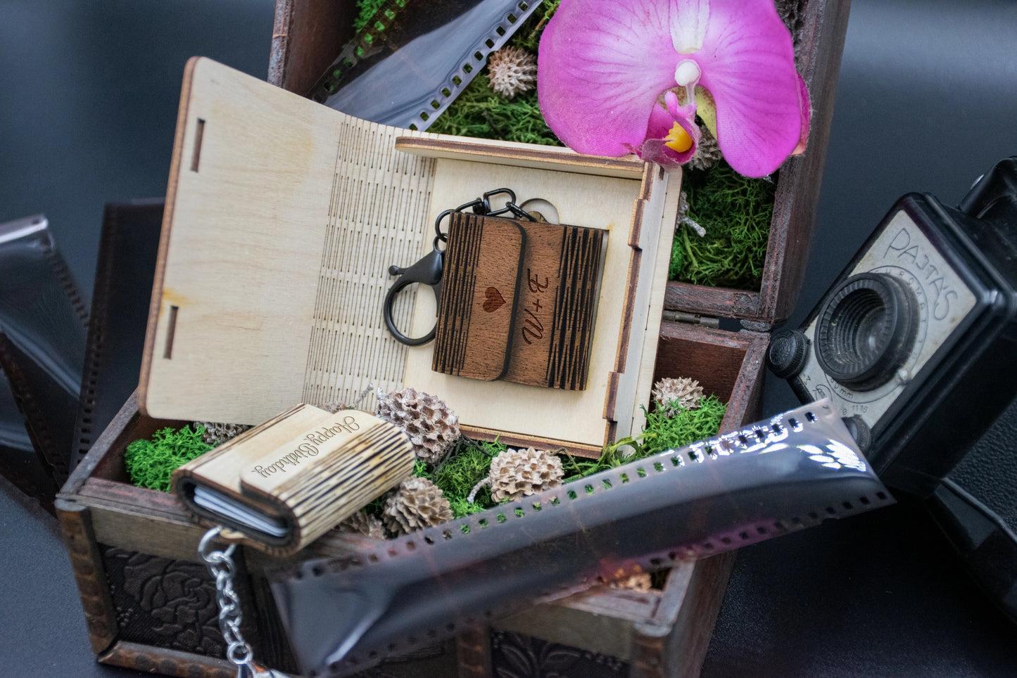 Captivating Wooden Mini Photo Album Keychain – Treasure 36 Memories On-the-Go!